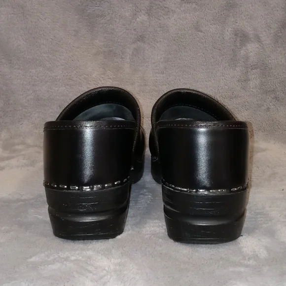 0804 Sanita Leather Clogs - Picture 4 of 8